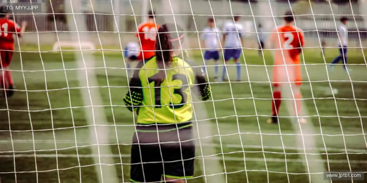 激情碰撞，瞬间点燃！⚽️🏀 锁定我们，见证每一个改写历史的时刻！